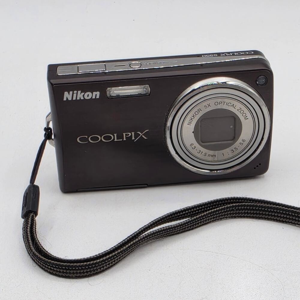 Nikon Coolpix S550 10MP Digital Camera 5X Optical Zoom Compact Point & Shoot